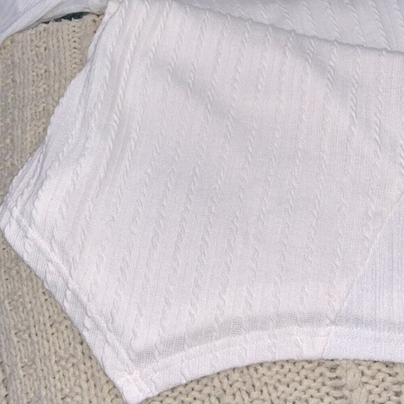 Noracora white top size large - Picture 7 of 7